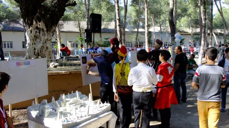 15-05-2015 tarihinde okulumuzda TÜBİTAK 4006 Bilim Sergisi şenlik havasında gerçekleştirildi. 